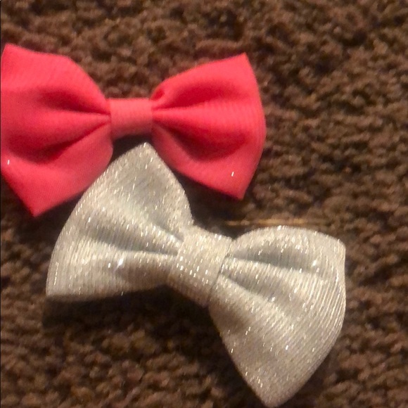 Two bows - Picture 2 of 2